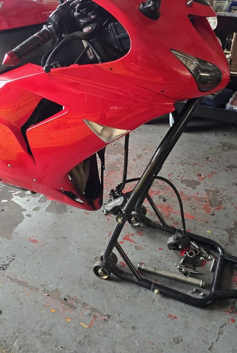 Fork seal replacement in Columbia